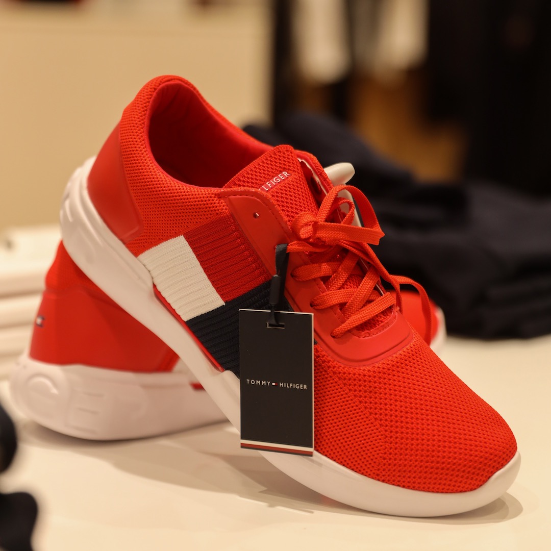 SandtonCity's tweet photo. Oh, the places you will go with these shoes in the iconic @TommyHilfiger red shade 😍
Calling all #sneakerheads to #IconicSandton because we know you would want to get your hands on these 😉
#TommyHilfiger #Sneakers #ShoeAddicts #OnTrend #FashionTrends #SummerInspo https://t.co/ONgrXB3nrV
