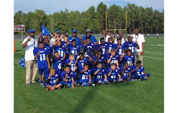 EricGrffin_007's tweet photo. It’s crazy how time flys, I felt like I just won the superbowl with these guys yesterday now we are all competing and half of them are seniors😕#iloveyall #live4this 
@ZacariRogers2 @SRogersIII @_Coach_Dee @_JordanJ7 @CARDBALL1 @wjohnson2005 https://t.co/OLbthZfIhP