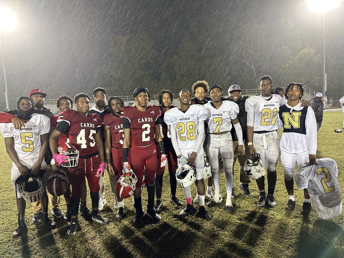 EricGrffin_007's tweet photo. It’s crazy how time flys, I felt like I just won the superbowl with these guys yesterday now we are all competing and half of them are seniors😕#iloveyall #live4this 
@ZacariRogers2 @SRogersIII @_Coach_Dee @_JordanJ7 @CARDBALL1 @wjohnson2005 https://t.co/OLbthZfIhP
