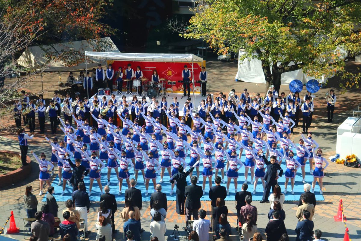 ouendan_festa's tweet photo. 皆さんこんにちは📣
#学習院大学応援団 です。
我々はリーダー部、チアリーダー部、吹奏楽部合わせて総勢150名を超える、日本でも最大級の規模を誇る応援団です。

当日は学習院らしさが詰まった迫力満点の演技を皆様にお届けします✨11月23日はぜひご来場ください！

#大学応援団フェスタ https://t.co/yJe0sYU92J
