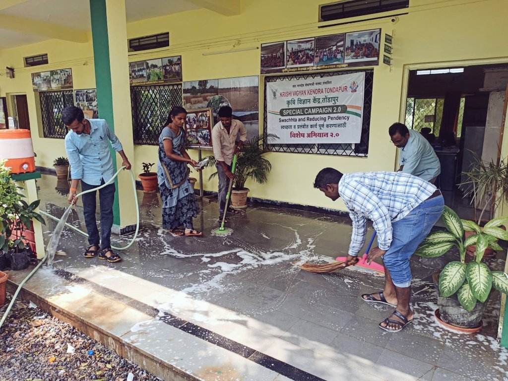 HingoliKvk's tweet photo. #SpecialCampaign2 #ppshelke 
Office cleaning  @AnilOlambe and team. https://t.co/i41zRm2H0x