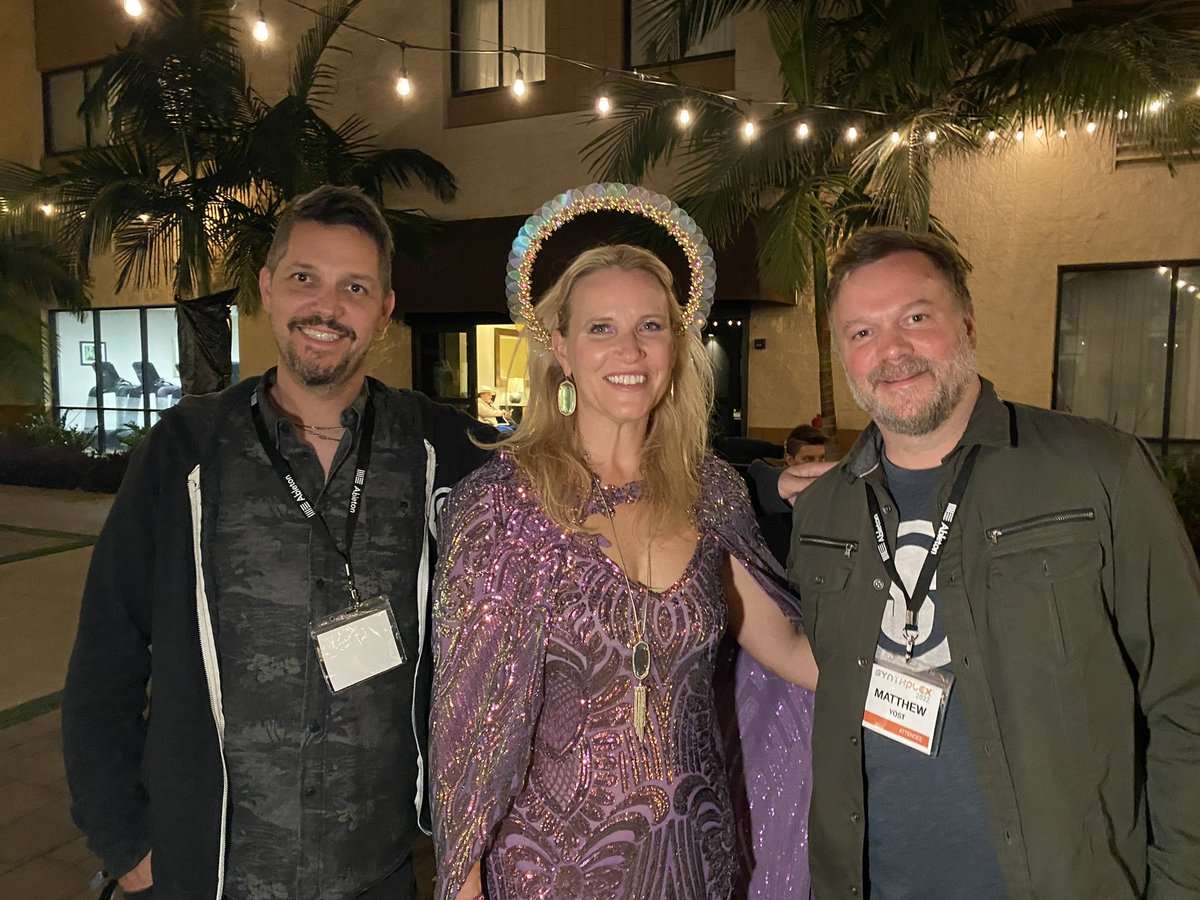 plploops's tweet photo. Good times with fellow music nerds at @synthplex #synthplex https://t.co/D5LxJN7SAI