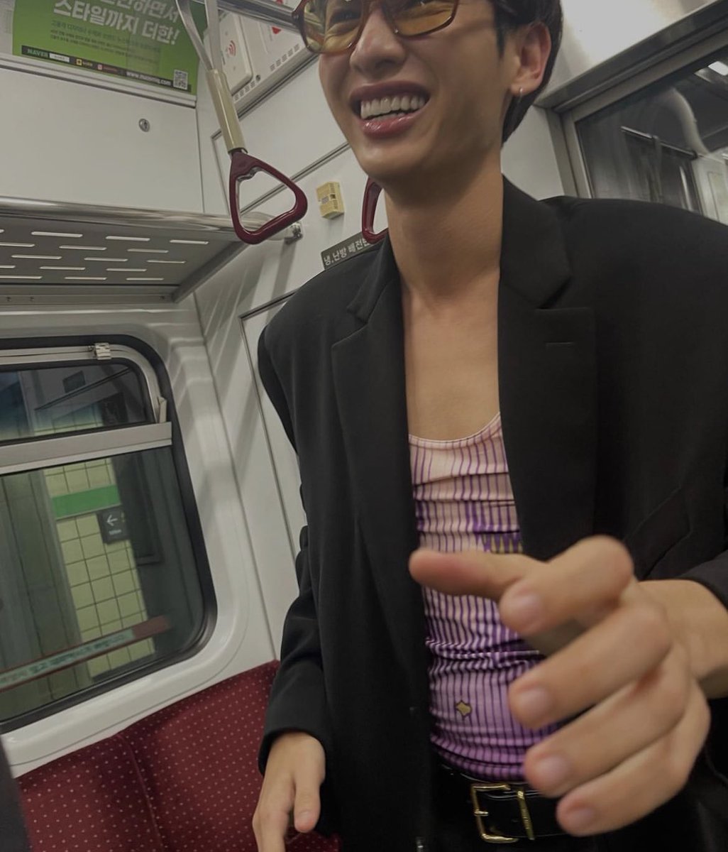 offgun_family's tweet photo. มองกล้องอะทำเผลอ แต่มองเธออะเราตั้งใจ @AtthaphanP 

📸https://t.co/sD26Et7WMW

 #กันอรรถพันธ์  #GunAtthaphan https://t.co/NMYhZJQsZW