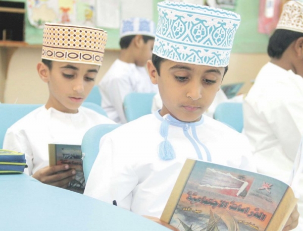 omanPortal1's tweet photo. *من الطبيعي أن تتعرض مثل أي إنسان للقلق والتوتر بسبب الدراسة ولكن لا تدع ذلك يؤثر على حياتك أو درجاتك. فعليك تفادي الإجهاد عن طريق أخذ فترات راحة متكررة، وتناول طعامك وشرب الماء بشكل جيد ومنتظم، ولا تبخل على نفسك في الاستجمام.
#نصائح_تعليمية
#سلطنة_عمان 
#مدارسنا_مستقبل_واعد https://t.co/n9OKpcsHsR