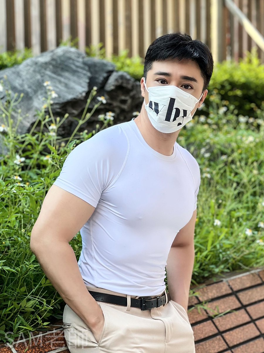 licsonsam88's tweet photo. BioMask 保盾 - 醫療口罩 😷 ~ 也太好看、簡單的英文可以呈現每日的簡單心情 ❤️ ⋯【 雙鋼印 】BioMask 保盾 - 醫療口罩 - pre - Modern by Shang Chou 😊 #SAM老師 #SAM愛時尚 #BioMask保盾 #BioMask #保盾 #premodern #保盾醫療口罩 #保盾三層成人醫用口罩 #facemask #口罩 #Shang #ShangChou https://t.co/xcSisVaxvI
