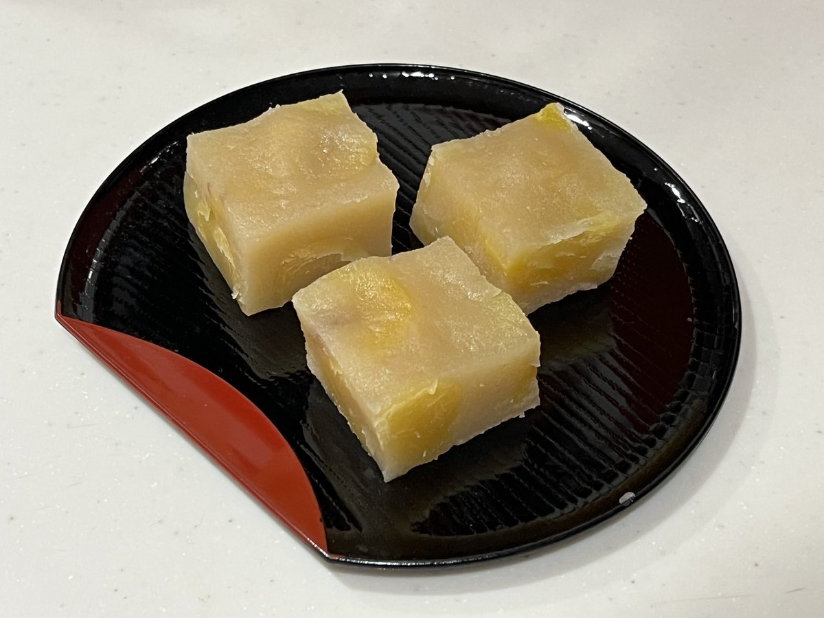 ReginaRed's tweet photo. Maybe hard to believe, but I’ve never traditionally streamed something before. Very pleased with the result. 😍 chestnuts 🌰 in sweet beans paste. Very yummy 😋❣️ https://t.co/cyJWwGKUxq