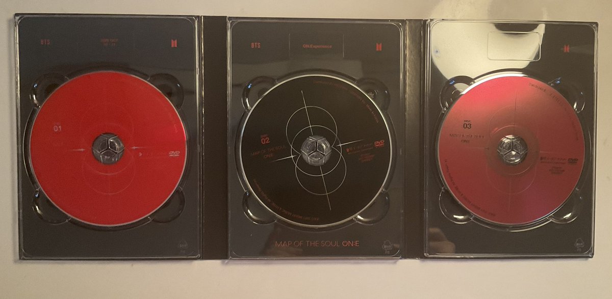 sssajpxd's tweet photo. พร้อมส่ง DVD MAP OF THE SOUL ON:E 
ราคา 850 บาท รวมส่ง (ราคาเราซื้อมา 1700 บาท ค่ะ)
 ✨ของครบ + การ์ดยุนกิไม่มีตำหนิ
 ✨อัลบั้มบุบมุมเนื่องจากการขนส่งจากเกาหลี (เป็นมาตั้งแต่แรก)

#ตลาดนัดบังทัน #ตลาดนัดรถไฟBTS #ตลาดนัดรถไฟบังทัน #ตลาดนัดBTS https://t.co/BMj7LNUksD