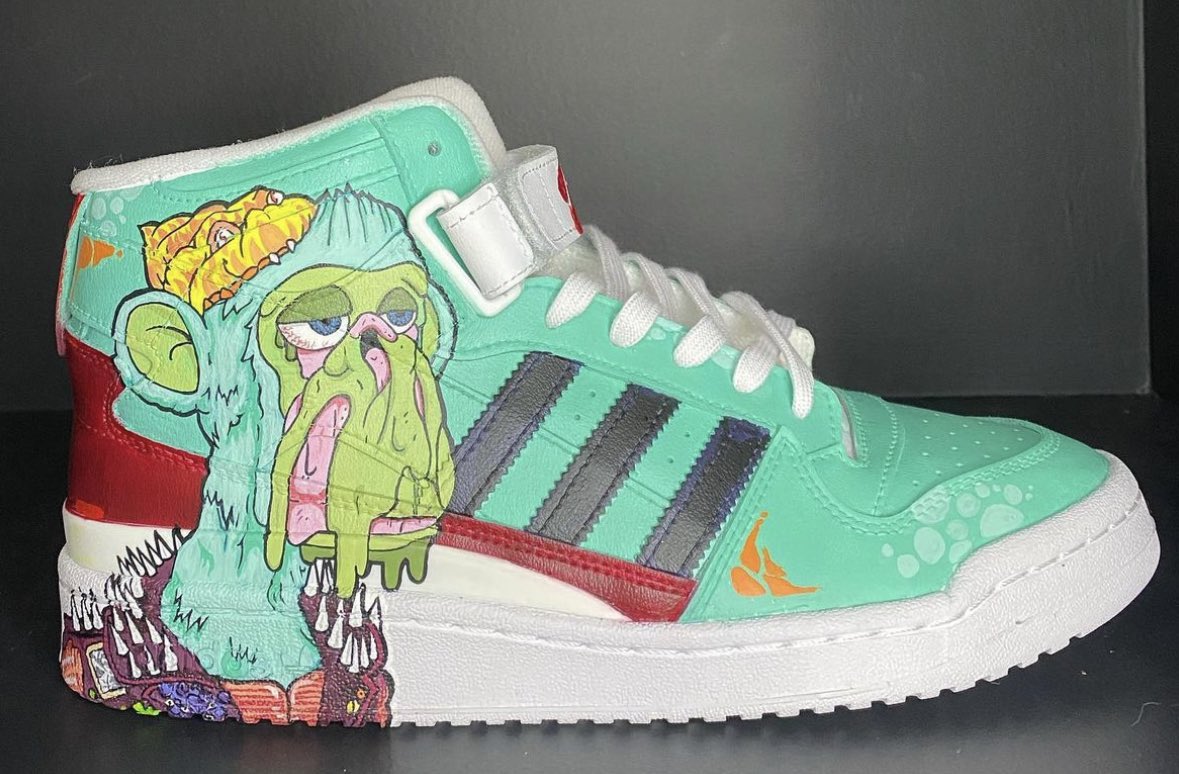 Sonz1_'s tweet image. Trying to find help for a @BoredApeYC client we did shoes for. His Mutant was stolen tonight and keeps getting scammers contacting him to help. Pls let me know where I can direct him ? 
Thanks #community #BAYC #MAYC