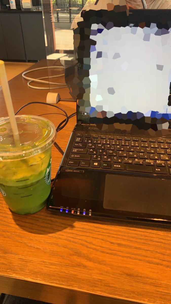 b1o1c0's tweet photo. 奈良に旅行に来たのに、
スタバで3時間仕事しないといけないのどういうこと。意味わからん https://t.co/mNChkTiBzp