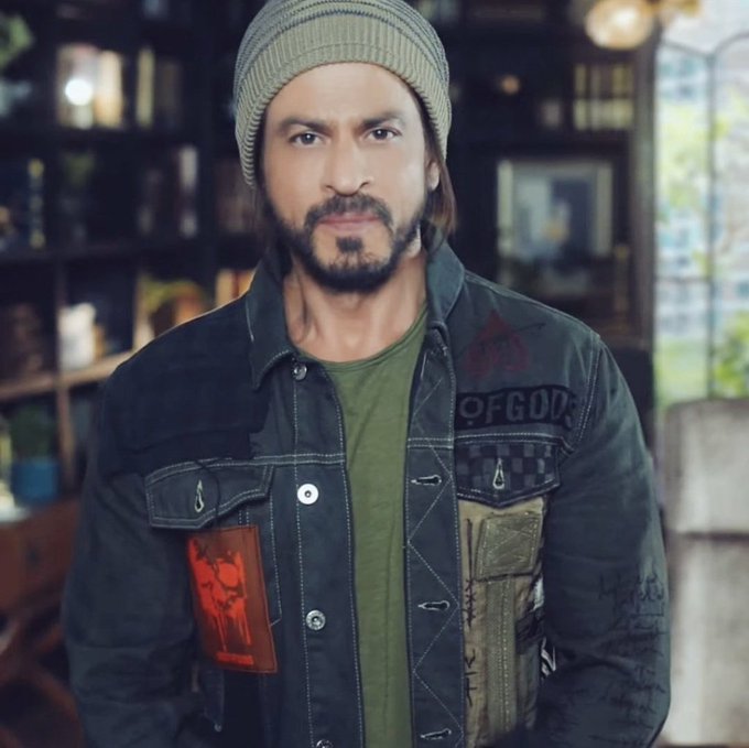 SRKzBruce's tweet photo. #SalmanKhan should stop copying his father #ShahRukhKhan 😹 https://t.co/RjRj7DJVR1