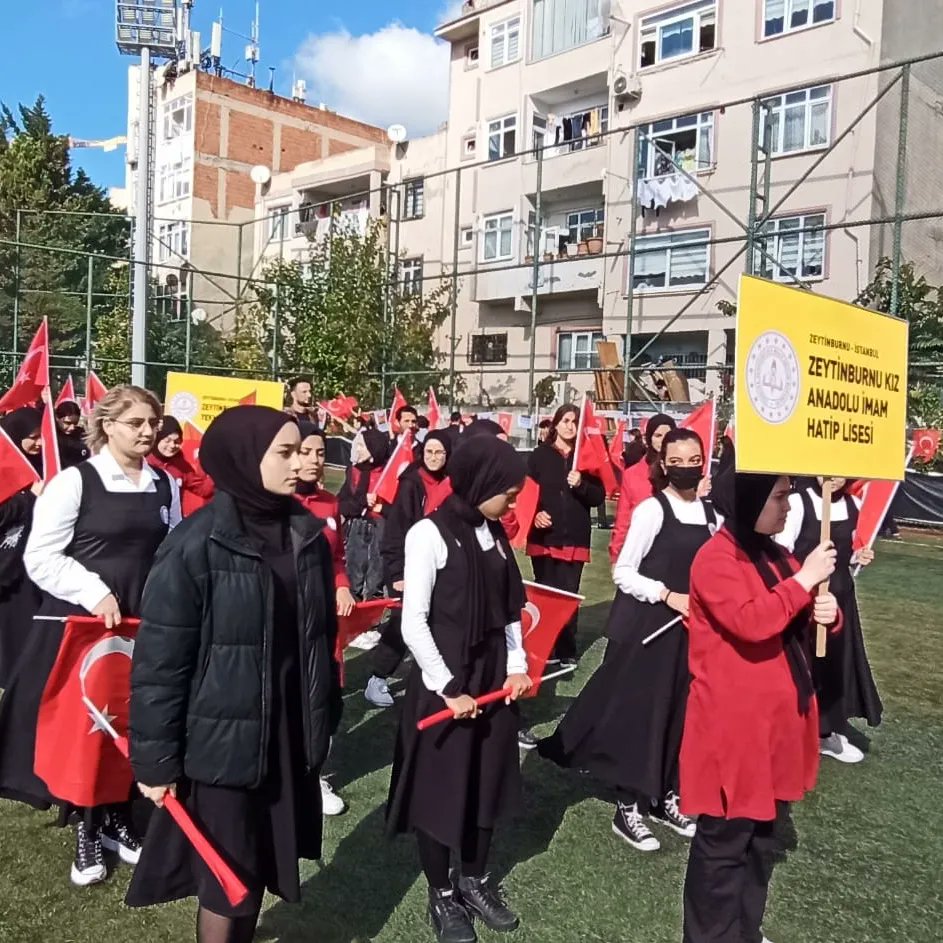 zkaihl's tweet photo. 29 Ekim Cumhuriyet Bayramı Merkez Efendi stadında coşkuyla kutlandı. @tcmeb @zeytinburnumem @TC_Zeytinburnu @istanbulilmem @memleventyazici https://t.co/fgnavfTpzD