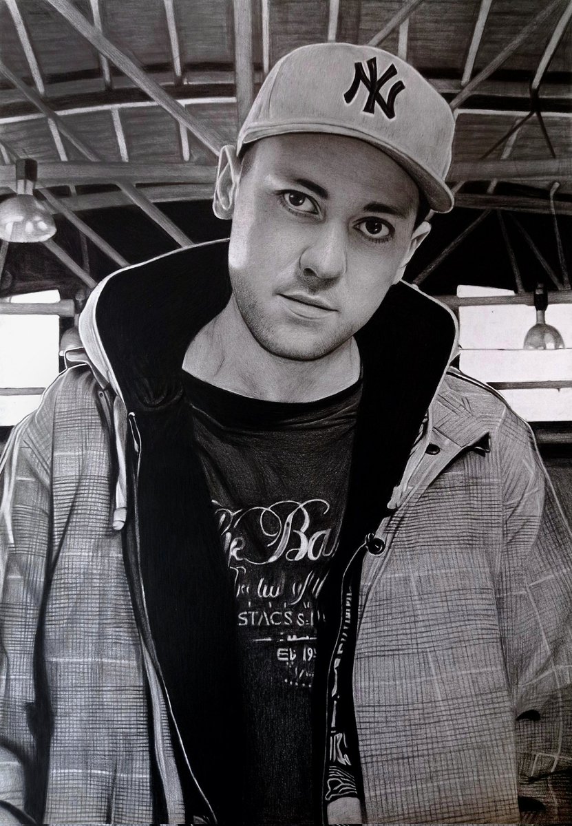 MarkGabriel222's tweet photo. @hilltophoods drawing using pencils.
 
#drawing #commissionart #charcoal #Pencildrawing #pencilsketch #hilltophoods #commissionsopen https://t.co/OpgSNbBITf