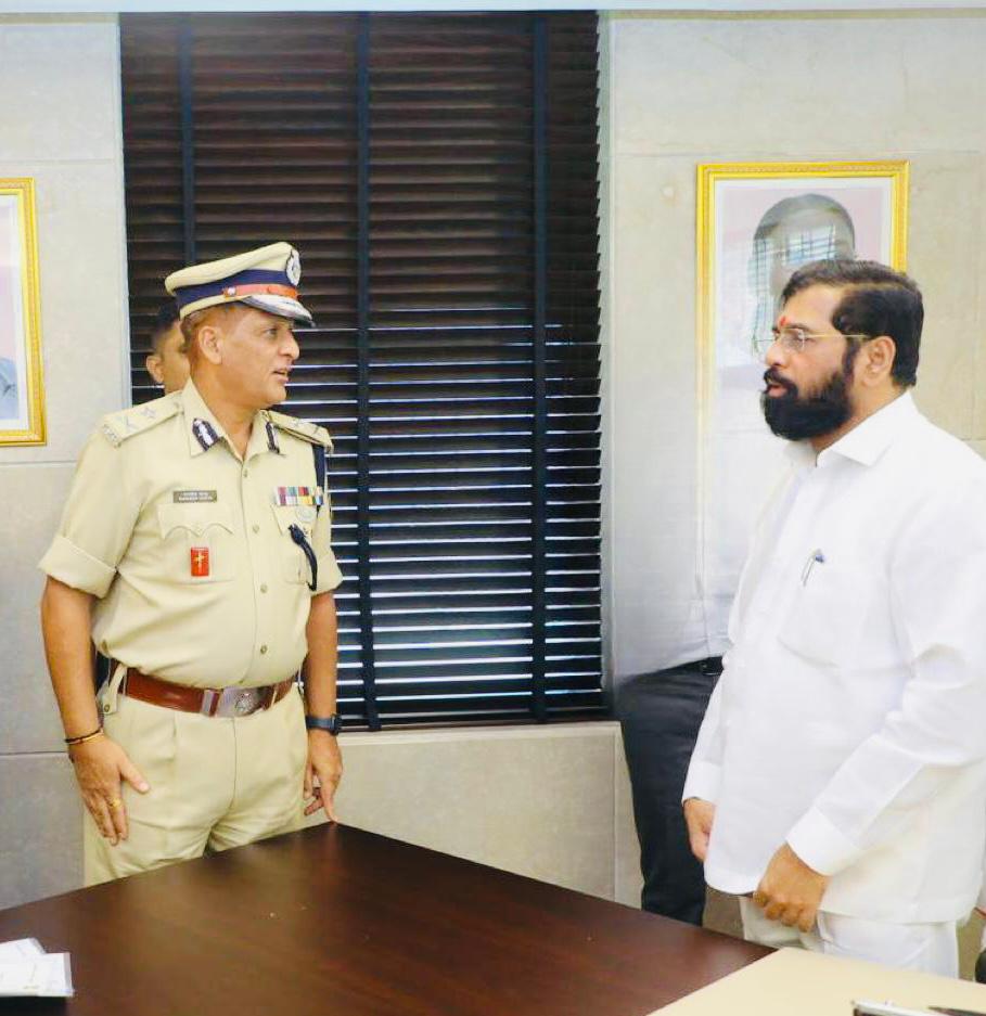 Sh. Randeep Datta, PMG, IG Western Sector, #CRPF called on Hon'ble Chief Minister of Maharashtra Sh. Eknath Shinde . <a href="/mieknathshinde/">Eknath Shinde - एकनाथ शिंदे</a> <a href="/HMOIndia/">गृहमंत्री कार्यालय, HMO India</a> <a href="/maha_governor/">Governor of Maharashtra</a> <a href="/CMOMaharashtra/">CMO Maharashtra</a> <a href="/DGPMaharashtra/">महाराष्ट्र पोलीस - Maharashtra Police</a> <a href="/Navimumpolice/">नवी मुंबई पोलीस - Navi Mumbai Police</a> <a href="/crpfindia/">🇮🇳CRPF🇮🇳</a>.