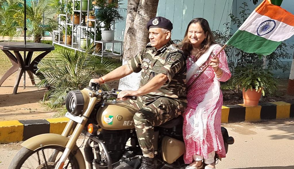 160BNCRPF's tweet photo. In c/w observance of #RashtriyaEktaDivas2022   a huge bike rally is organized by 160Bn CRPF, Chatha today under the guidance of Sh. Hariom Khare, Comdt 160Bn a/w offcrs, unit persnl and local public. Everyone actively participated in the event.@jammusector @WSCRPF2016 @btb_gc https://t.co/0rl59RfAFm