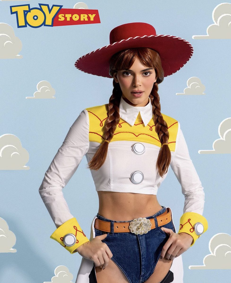 envykendall's tweet photo. kendall jenner has officially won halloween https://t.co/uGhGAZnRYn