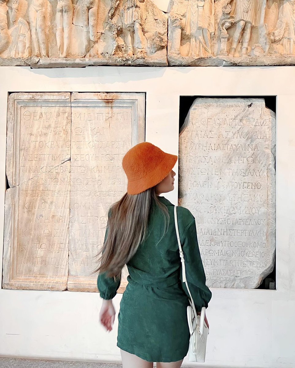 isabellaohoo's tweet photo. You brought the wrong person to the museum 🧡 https://t.co/ABPCYufzfz