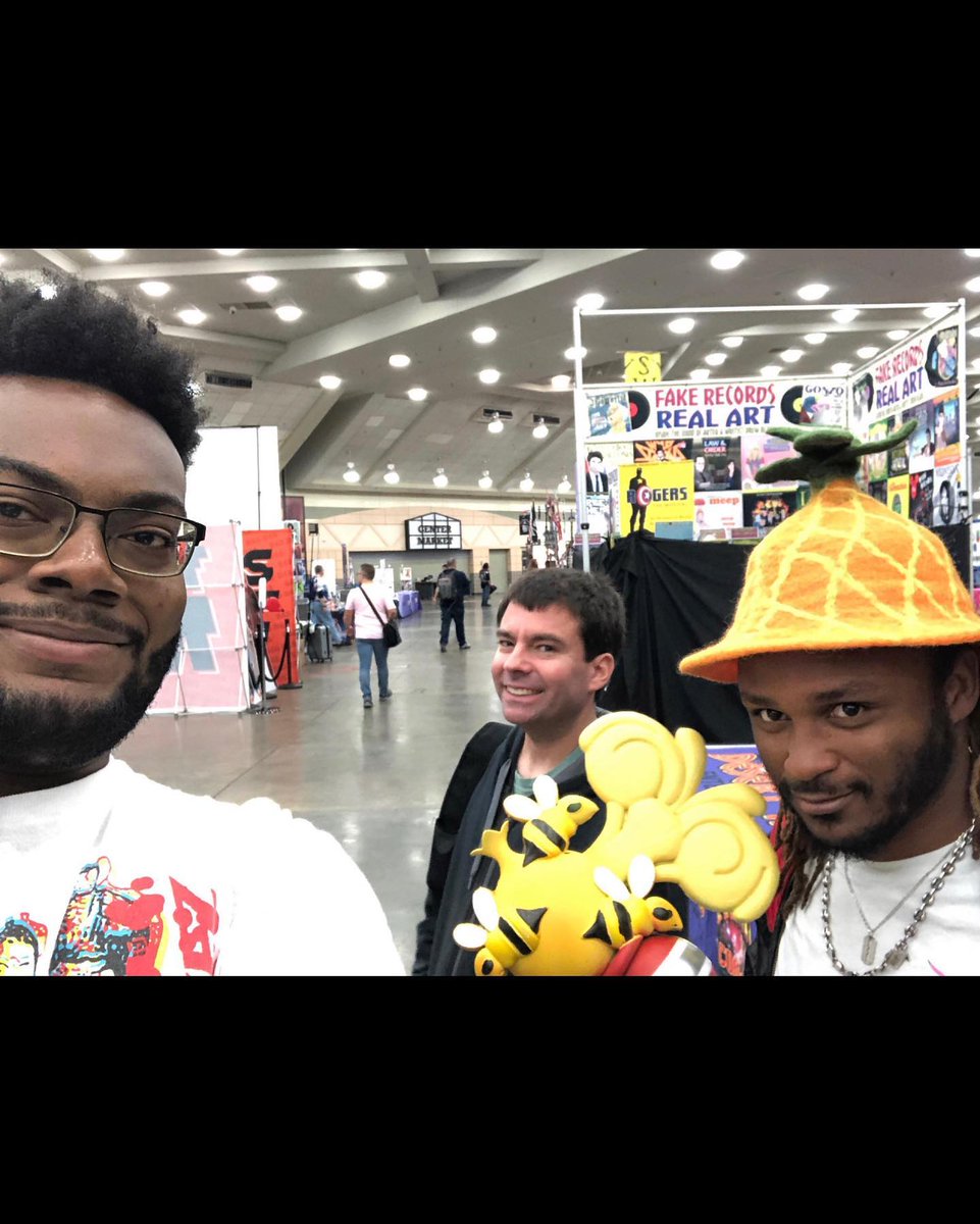 Saturday_am's tweet photo. #BALTIMORECOMICON WAS A BLAST ON SATURDAY!!
@papsouleye x @detectiveweeb x @effessart met w/ @FrederickLJones @saturday_am founder & publisher as well as @quartokids.
They signed copies of
-SATURDAY AM ANNUAL 2023
-OBLIVION ROUGE V1
-YELLOW STRINGER VOL 1
LINK IN BIO https://t.co/6ZY3lP8cyL