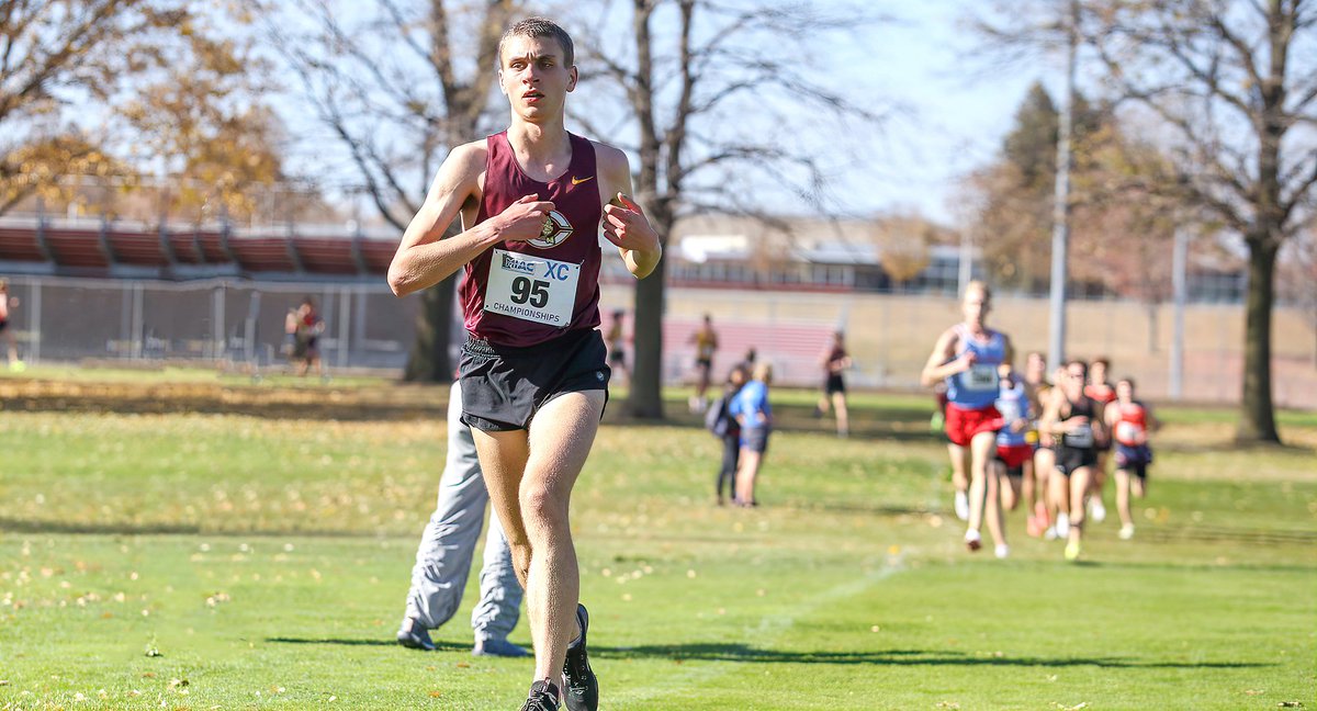 RECAP: Leo Smith⬇️ & Joe Lee helped men's x-country post its 2nd straight Top 5 finish at the MIAC Meet. That's the 1st time CC has posted back-2-back Top 5 finishes at the MIAC Meet since 1983. Both Smith & Lee earned All-MIAC HM honors. Recap: bit.ly/3Funwkf