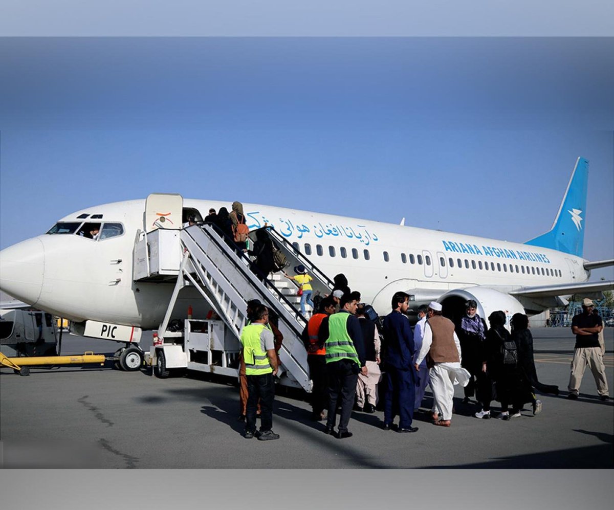 אף מדינה אמנם לא הכירה ב'אמירות האסלאמית של אפגניסטן', כלומר בשלטון הטליבאן בקאבול, אבל די להסתכל באירועים הכלכליים כדי להבין את המגמות. עתה, אריאנה איירליינס, חברת התעופה הלאומית האפגנית, חידשה את טיסותיה לאל עין באיחוד האמירויות לאחר שבע שנים 🇦🇫🇦🇪 #Afghanistan #Taliban #UAE