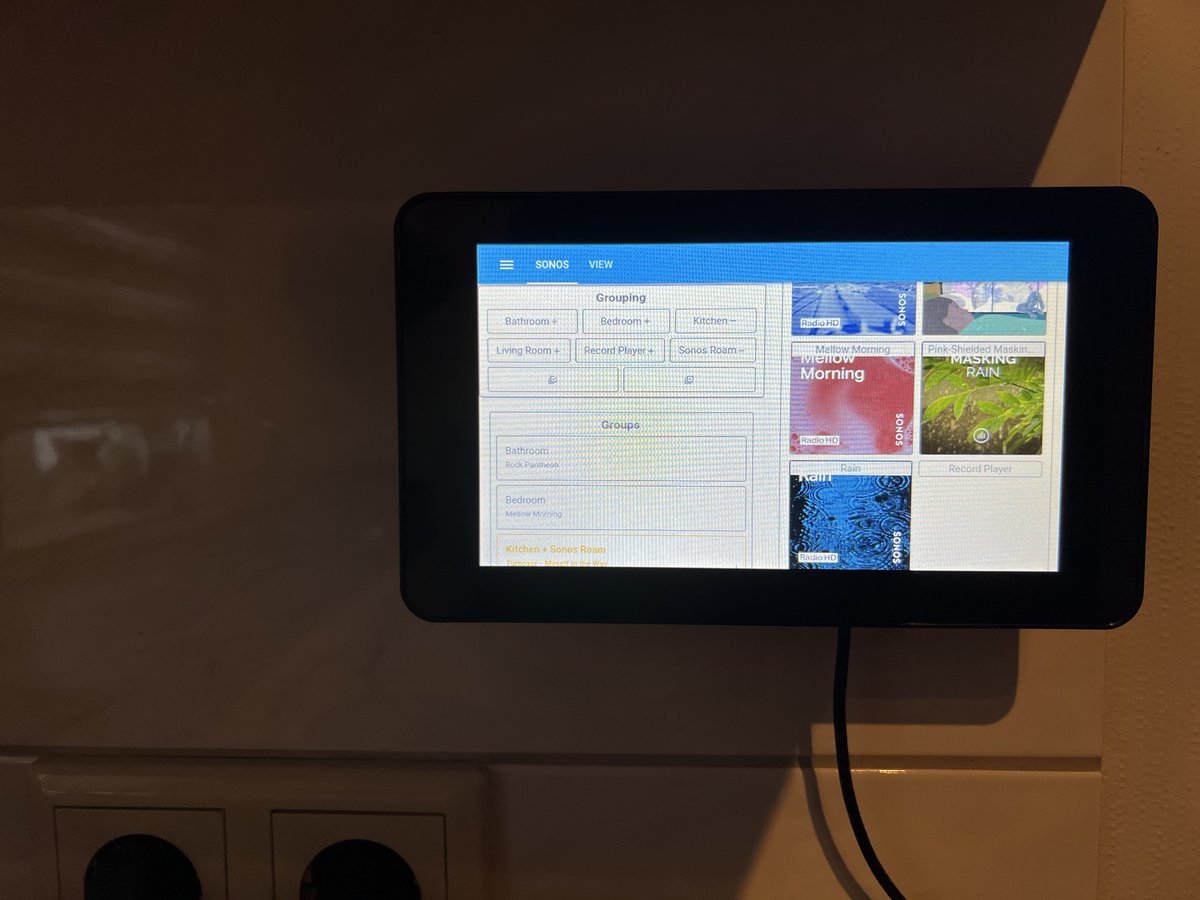 rendy_jansen's tweet photo. @caseyliss Another Sonos-Pi project that really helped in the 💁‍♀️-approval is this Sonos-Touchscreen dashboard in the kitchen, using a Raspberry Pi talking to Home Assistant https://t.co/cpGyVXY8zy
