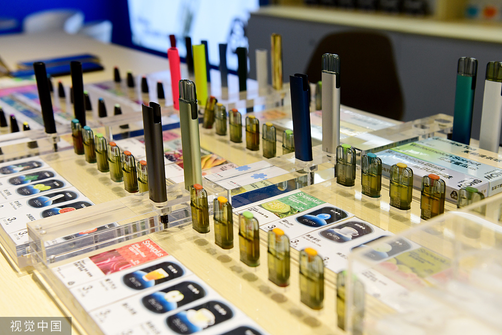 ShanghaiEye's tweet image. #Electroniccigarettes have been banned in public indoor places in #Shanghai starting from Friday as the city revised the anti-smoking laws. Smoking, including e-cigarette, is now fully prohibited in all public indoor venues, workplaces and public transportation in the city.
