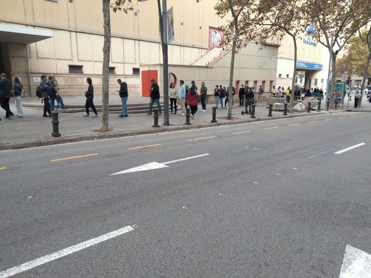 CatAmbLula's tweet photo. Barcelona : o dia das eleições brasileiras,  começa com alta participação

Barcelona: el matí de les eleccions Brasil, comença amb una alta participació 

#Eleicoes2022 
#LulaPresidente20221️⃣3️⃣ https://t.co/n8TfYN5wB7