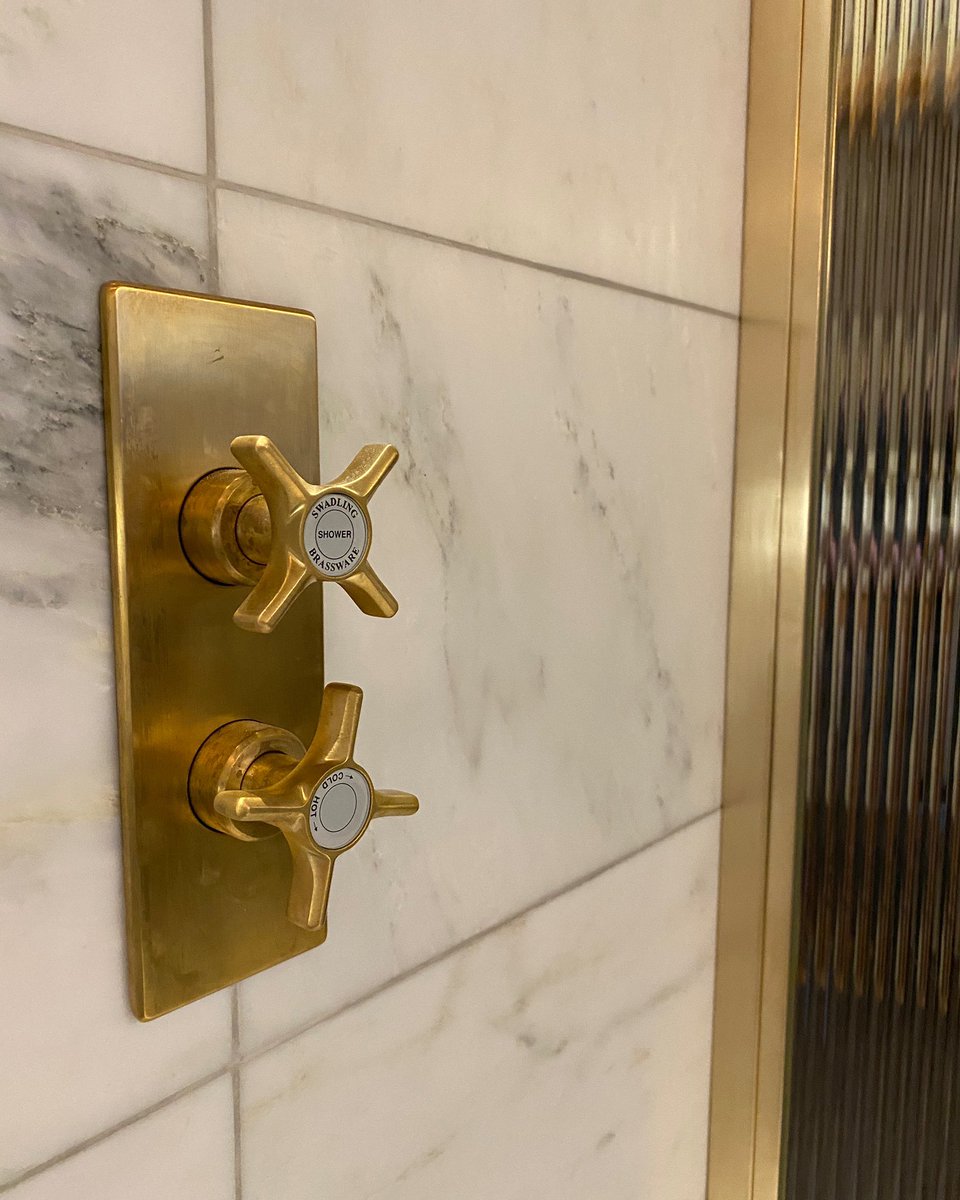 SwadlingUK's tweet photo. Beautiful brassware makes your bathroom a luxury bathroom.
Our Art Deco inspired Illustrious Single Controlled Thermostatic Shower Mixer looks stunning with its carefully crafted Cross Handles.
https://t.co/5K9kRihmqw
#showermixer #crosshandle #swadlingbrassware https://t.co/bsC6jlS5Kl