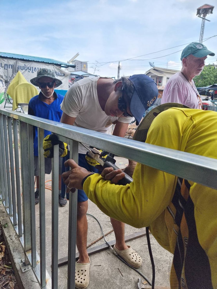 BKK_community's tweet photo. Thank you to everyone who has contributed to improving Bangkok for children from low-income neighborhoods. Renovation continues at this playground at Khua Prhik.
#bangkok #thailand #BangkokCommunityHelp https://t.co/RZYzwvNjoP