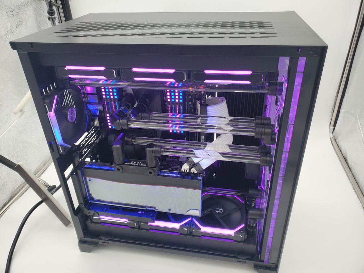 ModMyMods's tweet photo. Never a dull build a around here thats for sure!🔥🔥
Check out this builds we put together for a customer of ours!😎
#evga #lianli #o11d #unifans #asus #nvidia #corsair #dominator #ekwb #ekwaterblocks #asus_rog #strix #rampageV #rogedition #custompc #gamingsetup #pcmasterrace https://t.co/XbNjtbzoKp