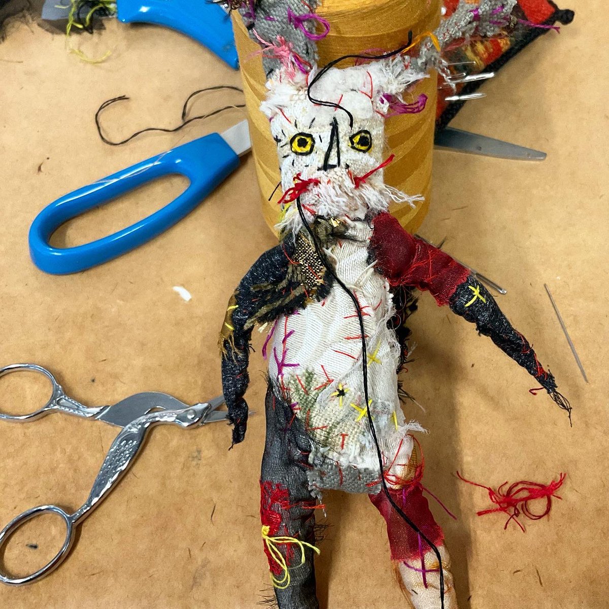 bunnvamp's tweet photo. I know you like seeing this sort of thing. And it’s that time of year 🎃
.
Pic 2 was Attempt 4. Now on Attempt 5.
.
#bunny #rabbit #poorbunny #poorrabbit #offwithhishead #newlook #chopchop #hellbefine #halloween #horrorshow #textileart #ccmakers https://t.co/6L74FVmSV7