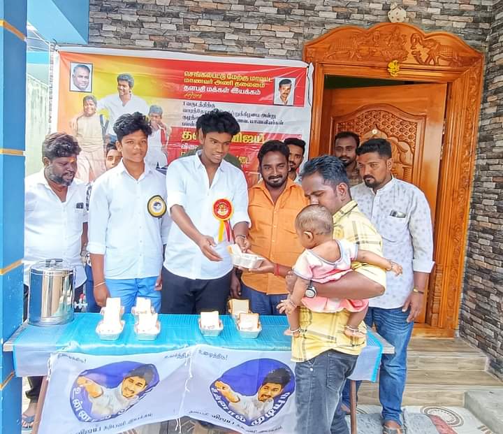 TambaramJd's tweet photo. இன்று...
10ம்_வாரம் (30.10.2022)
#தளபதி_நல்வாழ்த்துக்களுடன் 
மக்கள் இயக்க பொதுச்செயலாளா் #புஸ்ஸி_N_ஆனந்து_Ex_MLA., அவா்களின் வழிகாட்டுதலின்படி  
செங்கல்பட்டு மேற்கு மாவட்ட #மாணவரணி தலைமை 
சாா்பாக 
#தளபதி_வ��ஜய் அவா்களின் 
விலையில்லா
ரொட்டி,பால்,முட்டை வழங்கும் திட்டம் நடைபெற்றது.. https://t.co/0nObst6Alx