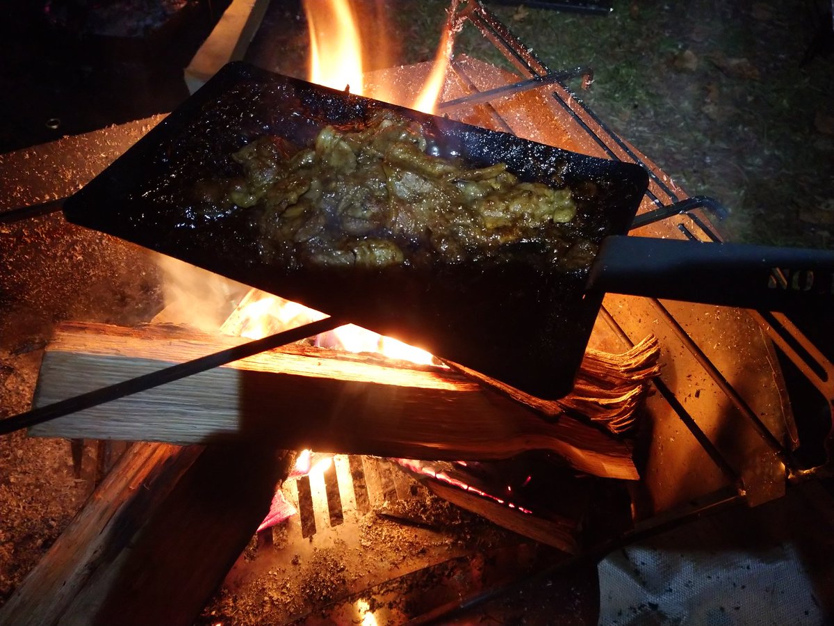 ヤッホー😃キャンプいってきましたー！
この前買った新しい焚き火台の初火入れしてきましたー！！いや～カッコいい！そして使いやすい！MAAGZさんのラプカ！最高だね！
友達のお兄さんと一緒にキャンプしてきましたが、作ってくれる料理が美味しい！またご馳走になりたい(笑)#キャンプ好きと繋がりたい