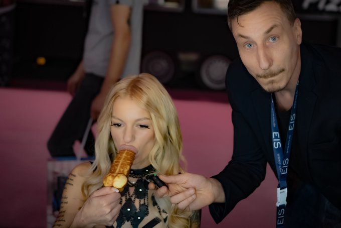 Jetzt weist Du auch was ich am liebsten in den Mund nehme 😜😁  PS: Wollen wir dr&uuml;ber sprechen? Ich w&auml;re