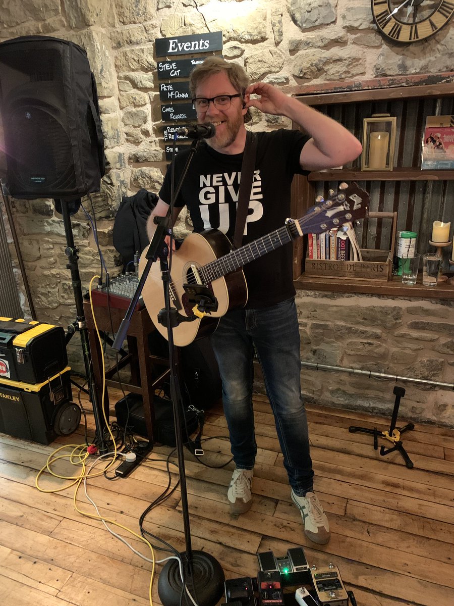 greatalevaults's tweet photo. 🎸Wrap up your weekend the right way with Pete McDonna playing all your favourites🎶

#sunday #music #livemusic #vaults #thevaults #microbar #bolton #letsgobolton #beeroclock #realale #caskale #beer #ale #sundayafternoon #halloween #greatale https://t.co/aSVTgzyvHi