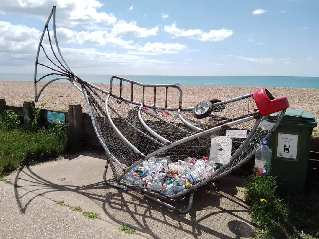 Today is our regular last Sunday of the month litter pick....

You'll find us near the Perch from 10.30am, all tools provided. We'll see you you there...

#KeepLancingLovely