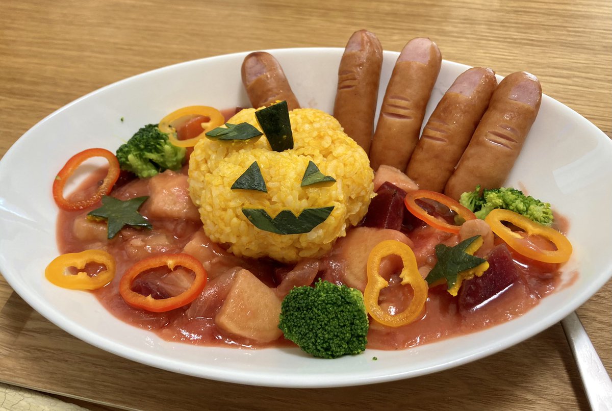chachahecchacha's tweet photo. ハロウィンランチ🎃👻
ソーセージで指作るの結構楽しかった(笑) https://t.co/VyVnmjHOLR