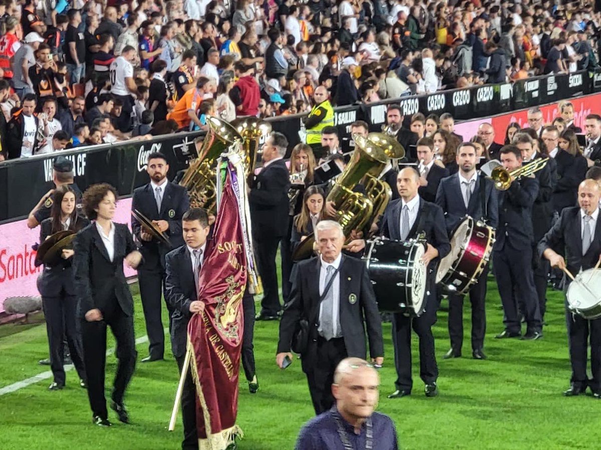 LiraMusical's tweet photo. Recull de fotografies de la nostra participació al camp de Mestalla al Valencia C.F 0 FC Barcelona 1. https://t.co/Hn29bKTOMH