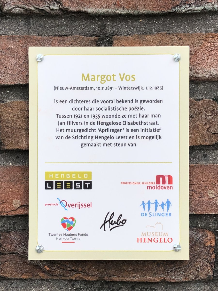 SlingerHengelo's tweet photo. Weten jullie nog? Een tijdje geleden schreven we over een mooie match met @JolienMoldovan en #HuboHengeloZuid voor een match voor @HengeloLeest met Literatuur op de muur.
En dit is het resultaat! Zo maken we samen Hengelo een beetje mooier.
#deslingerverbindt #slingerbeurs https://t.co/0fHXaUhqAy