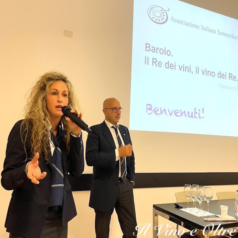 ilvinoeoltre's tweet photo. 🍷 La Degustazione: Barolo. Re dei vini, vino dei Re (28/10/2022) - https://t.co/1uoGNlTo1U 🍷

#aislombardia #aispavia #barolo #cantinafracassi #ceretto #ciabotmentin #domenicoclerico #francescoferrari #giacomofenocchio #guidoporro #lucianosandrone #nebbiolo #sommelier #villero https://t.co/WAYufEW74c