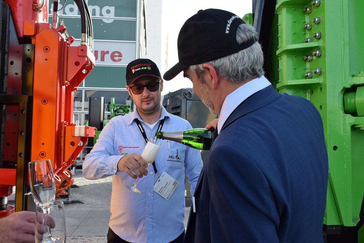mgmining's tweet photo. Positive Week in #bauma Vibrohammer Sold in Costa Rica. Also a PVE 25M sold in Colombia. #mgmining #vibrohammer #vibrohammerpve #vibrohammerice https://t.co/qzIt98AtSl