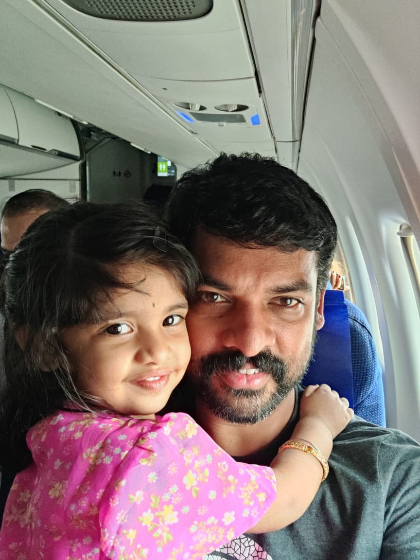 ActorVemal's tweet photo. யாழினும் இனிய என் மகளுடன் தனித்துப் பயணித்ததை விட இன்பம் ஏதேனும் உண்டோ? 

#AadhvekaVemal https://t.co/IHHksCMfAh