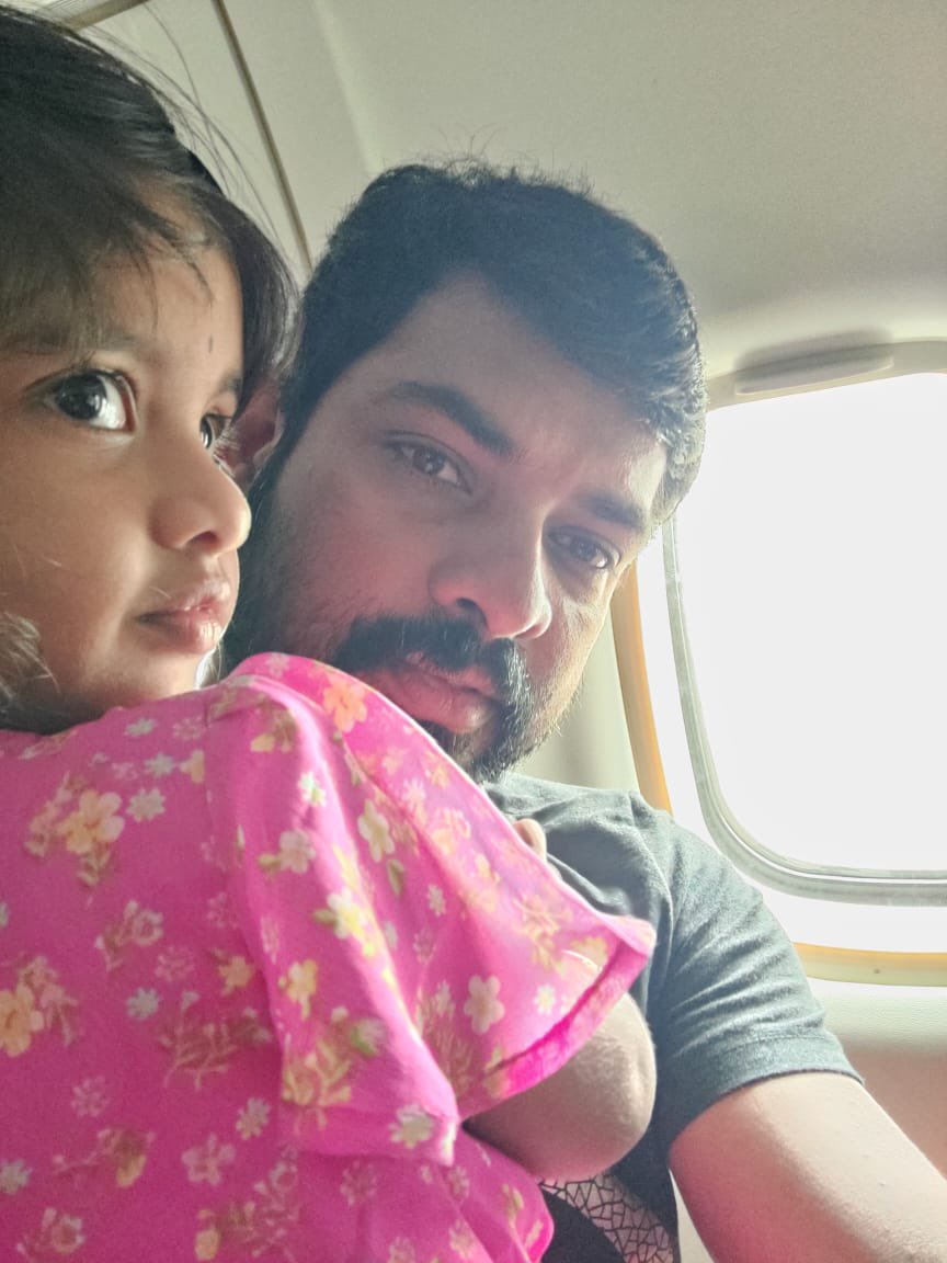 ActorVemal's tweet photo. யாழினும் இனிய என் மகளுடன் தனித்துப் பயணித்ததை விட இன்பம் ஏதேனும் உண்டோ? 

#AadhvekaVemal https://t.co/IHHksCMfAh