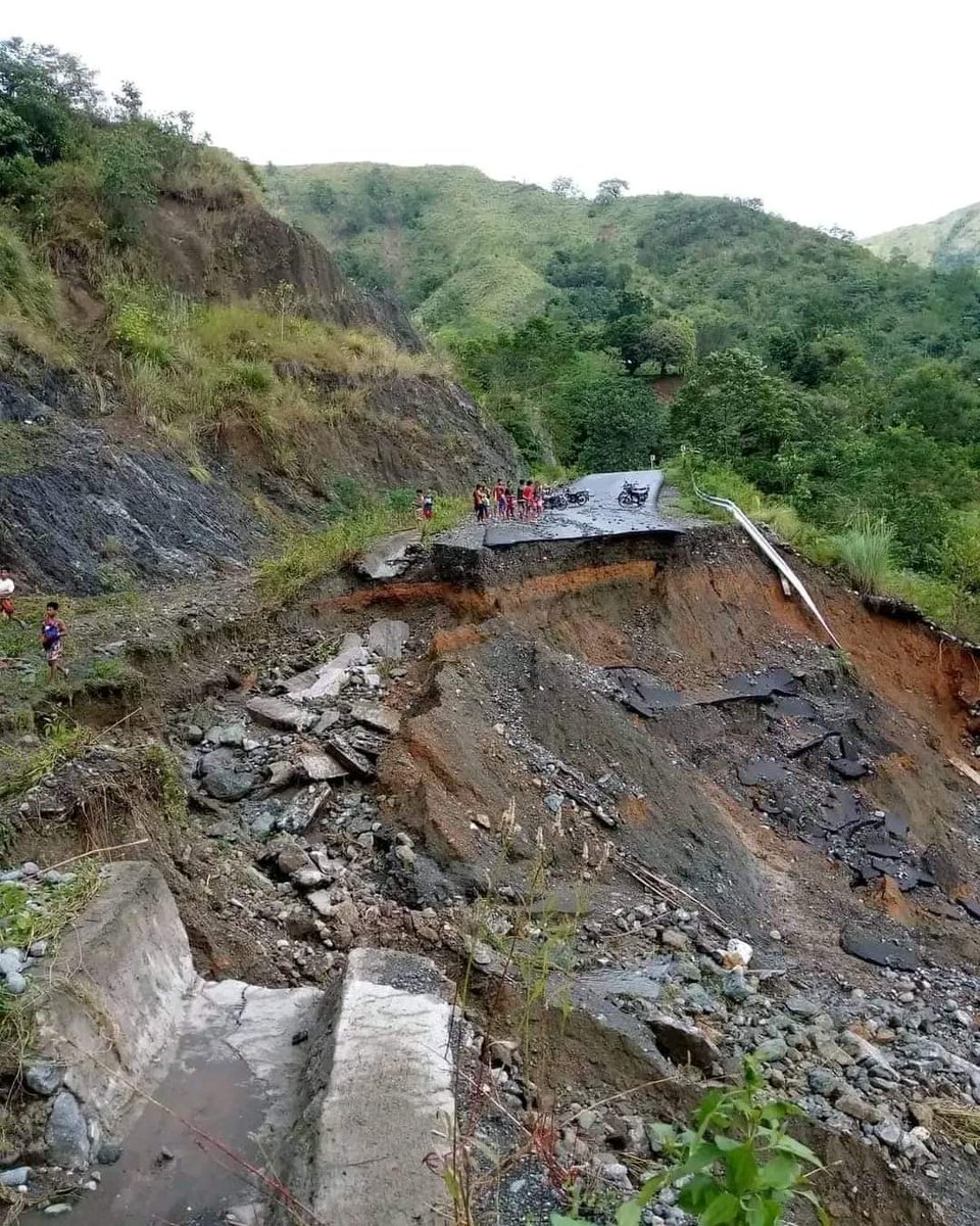 kimmctown's tweet photo. Some of the damages that Typhoon Paeng has brought to us. 😥
(photo credits to the owner)
#PaengPH #PrayForAntique #RescueAntique #AntiqueNeedsHelp #BangonAntique #PrayForPhilippines https://t.co/NGZeeGudYF