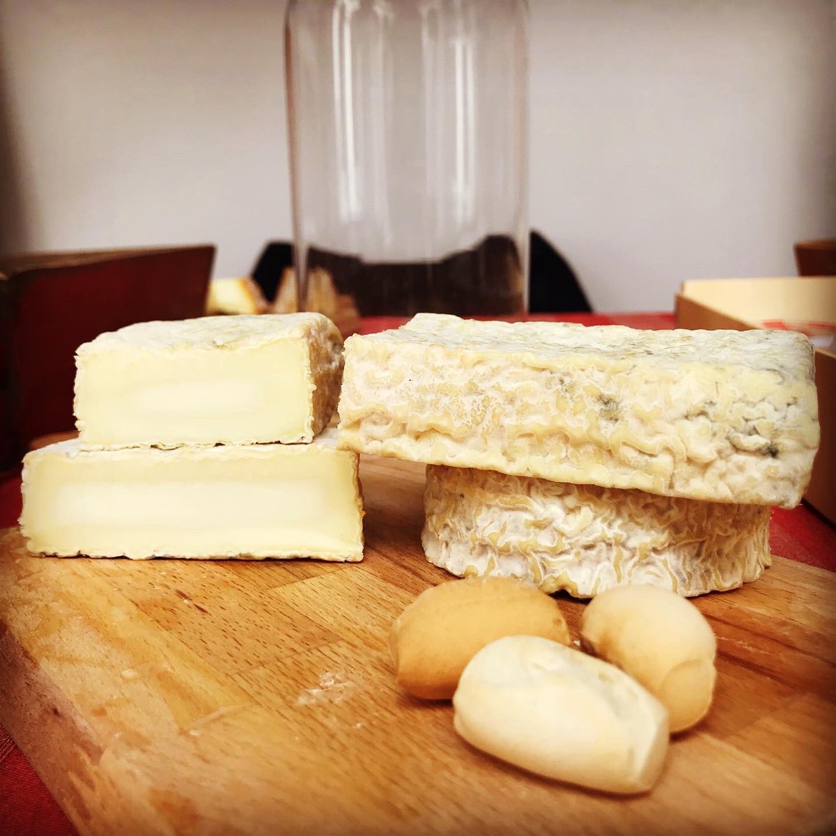 wellDone_quesos's tweet image. Sus productores representan años, incluso décadas, de conocimiento y cuidadosa elaboración del queso.
#wellDone
#QueRed