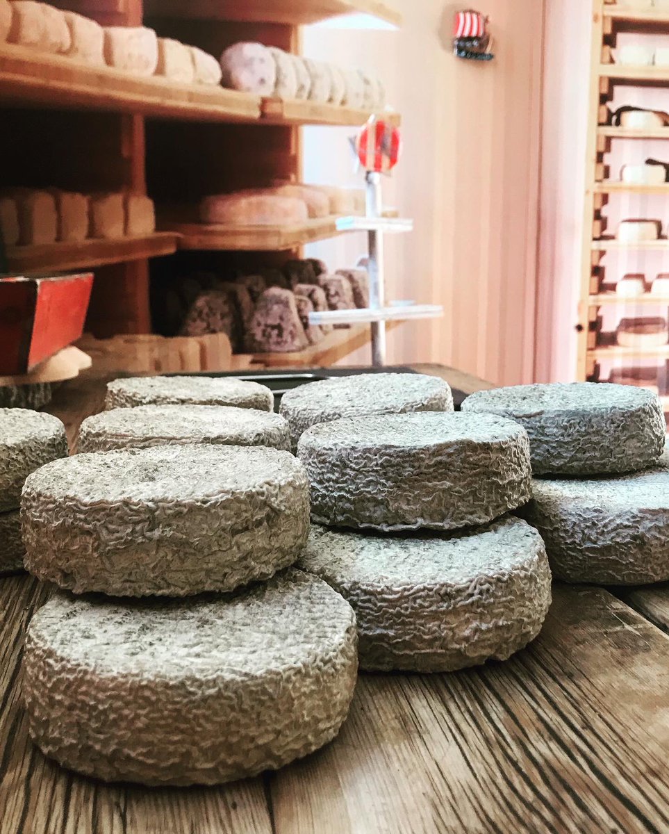 wellDone_quesos's tweet image. Sus productores representan años, incluso décadas, de conocimiento y cuidadosa elaboración del queso.
#wellDone
#QueRed