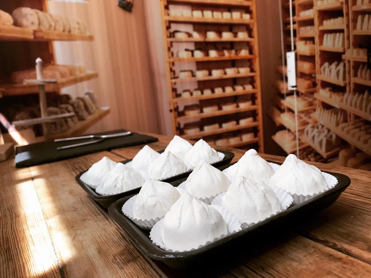 wellDone_quesos's tweet image. Sus productores representan años, incluso décadas, de conocimiento y cuidadosa elaboración del queso.
#wellDone
#QueRed