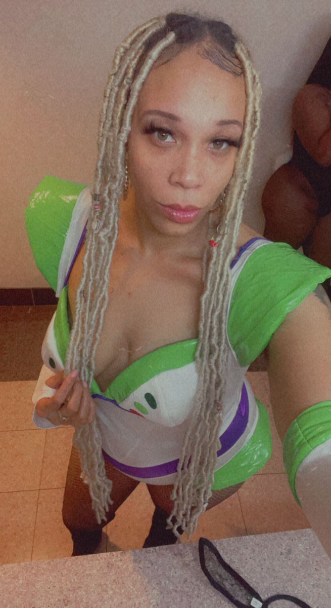 TalktootheHand's tweet photo. #Halloween #buzzlightyear #tooinfinity&amp;beyond https://t.co/FAJxDyQNVU