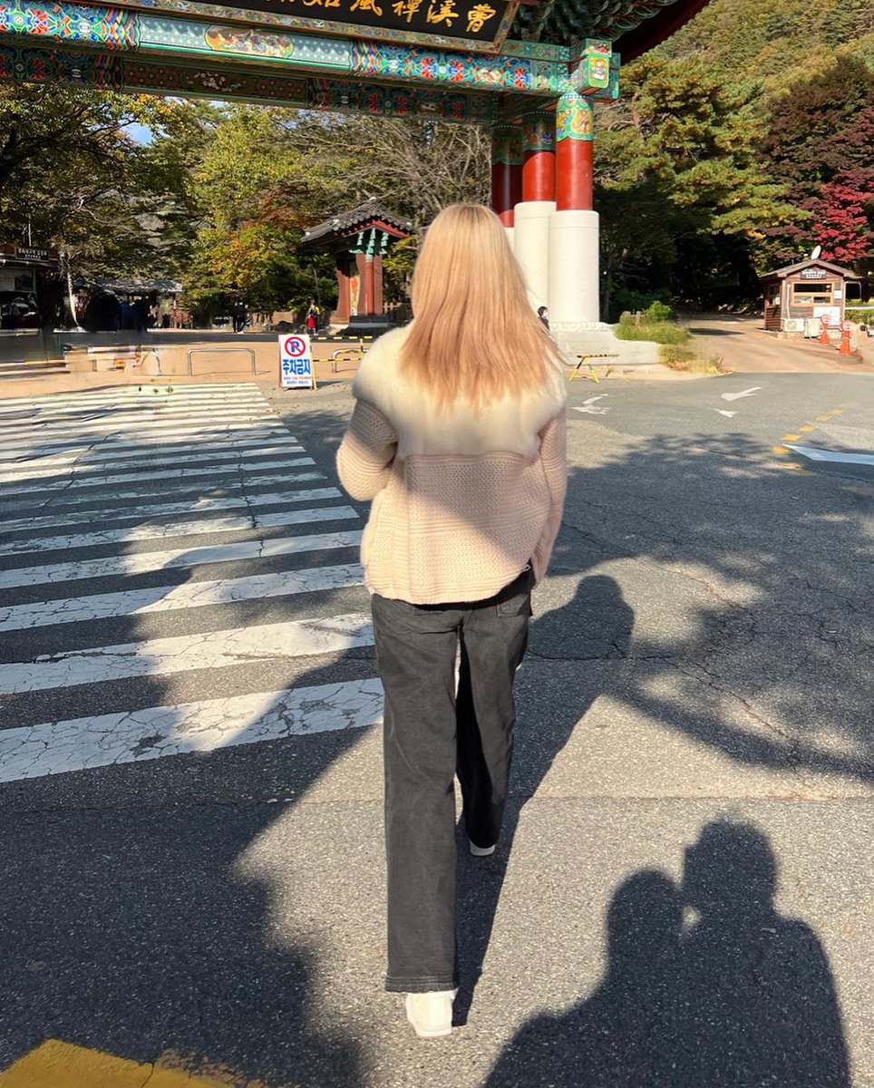 Sallychou0's tweet photo. morning walk with your girlfriend, tzuyu
#TZUYU https://t.co/31To1GZbGl