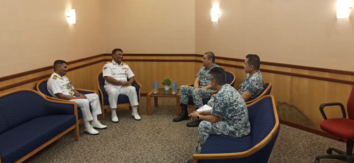 The ship's crew had professional interactions with personnel from the Republic of Singapore Navy (#RSN). During the interaction, both sides had wide ranging discussions on the dynamic developments in the region.
#MaritimePartnership #IndianNavy