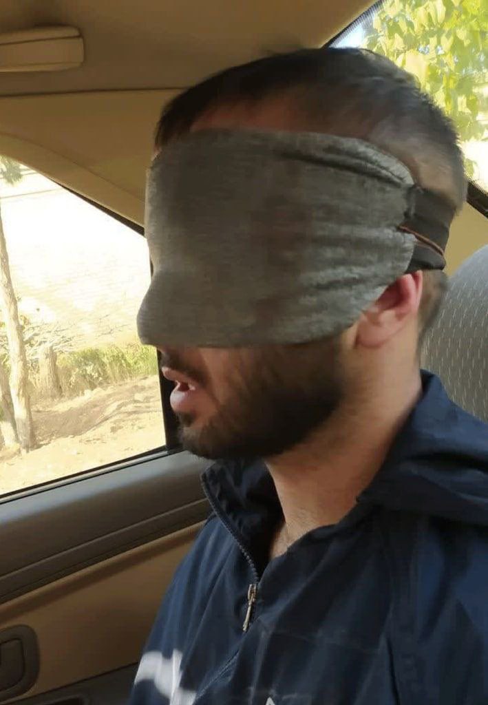 NatalieAmiri's tweet image. Im Ausland zu kritisieren, ist einfach. Aber im #Iran zu sein u Missstände so klar zu benennen, ist mehr als mutig. #TomajSalehi soll verhaftet worden sein. Bild von staatsnahen Medien veröffentlicht. Er arbeitete eng mit Feministinnen zusammen, Respekt vor Frauen war ihm wichtig